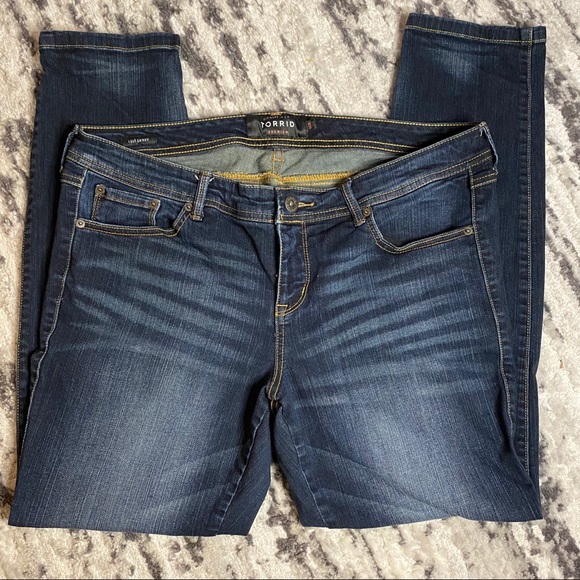 Torrid Luxe Skinny Jeans Sz 16R - Picture 2 of 7